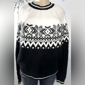 Tahari Women’s Black & White Cable knit Snowflake Sweater‎